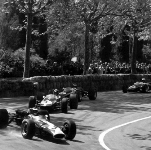 Jim en tête du GP de Barcelone 1967 où il finira en vainqueur devant Jochen Rindt